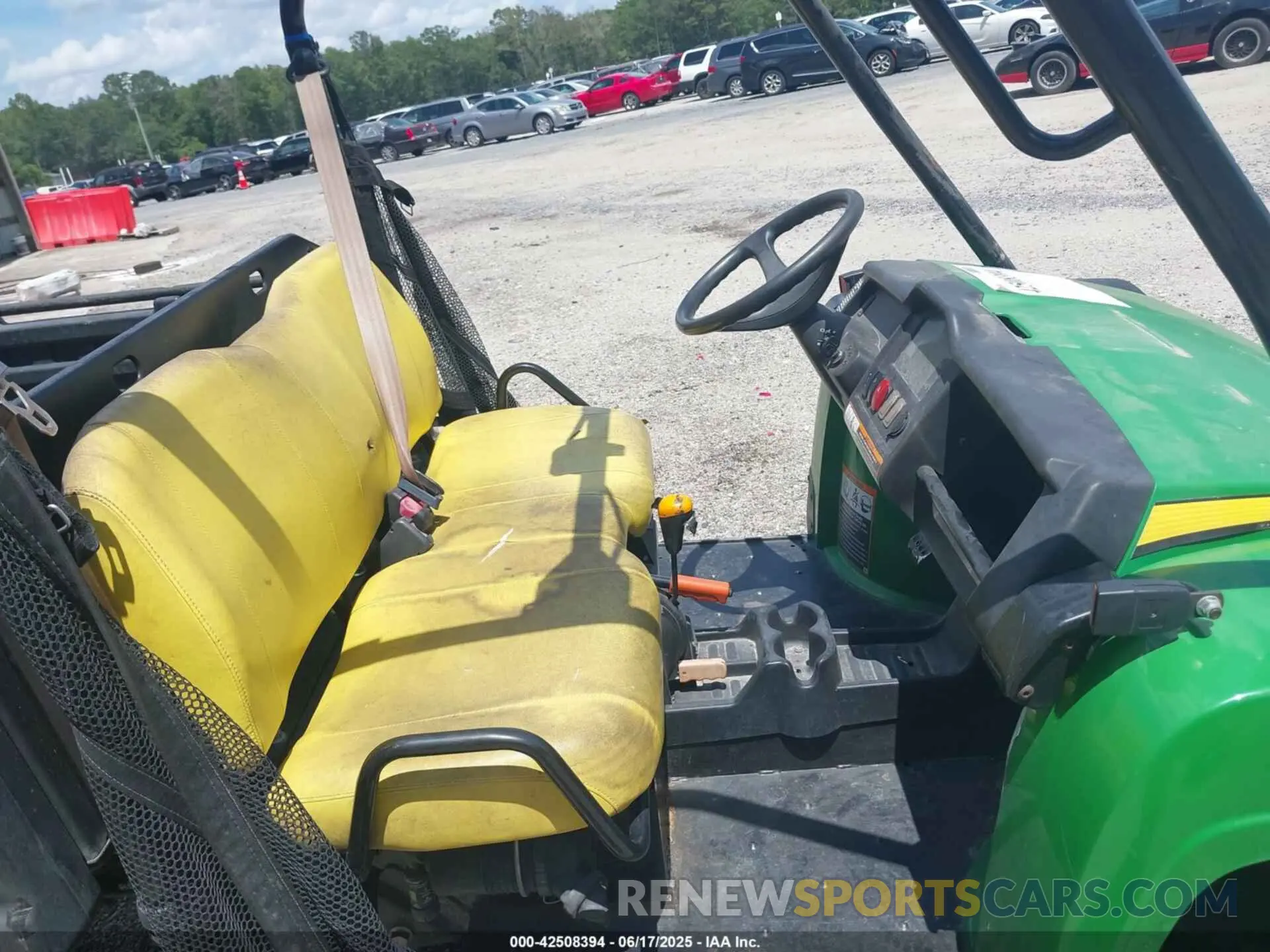 8 Photograph of a damaged car 1M0855MAPKM020393 JOHN DEERE XUV855M GATOR 2019