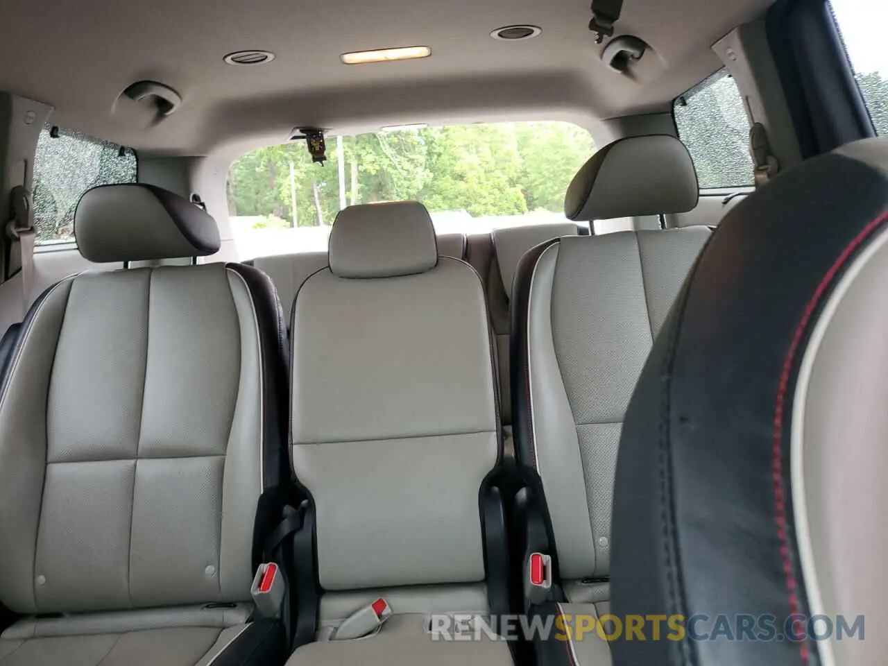 10 Photograph of a damaged car KNDMB5C13K6539189 KIA All Models 2019