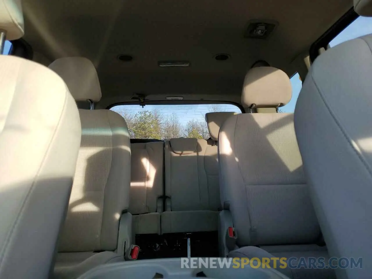 10 Фотография поврежденного автомобиля KNDMB5C13K6552475 KIA All Models 2019