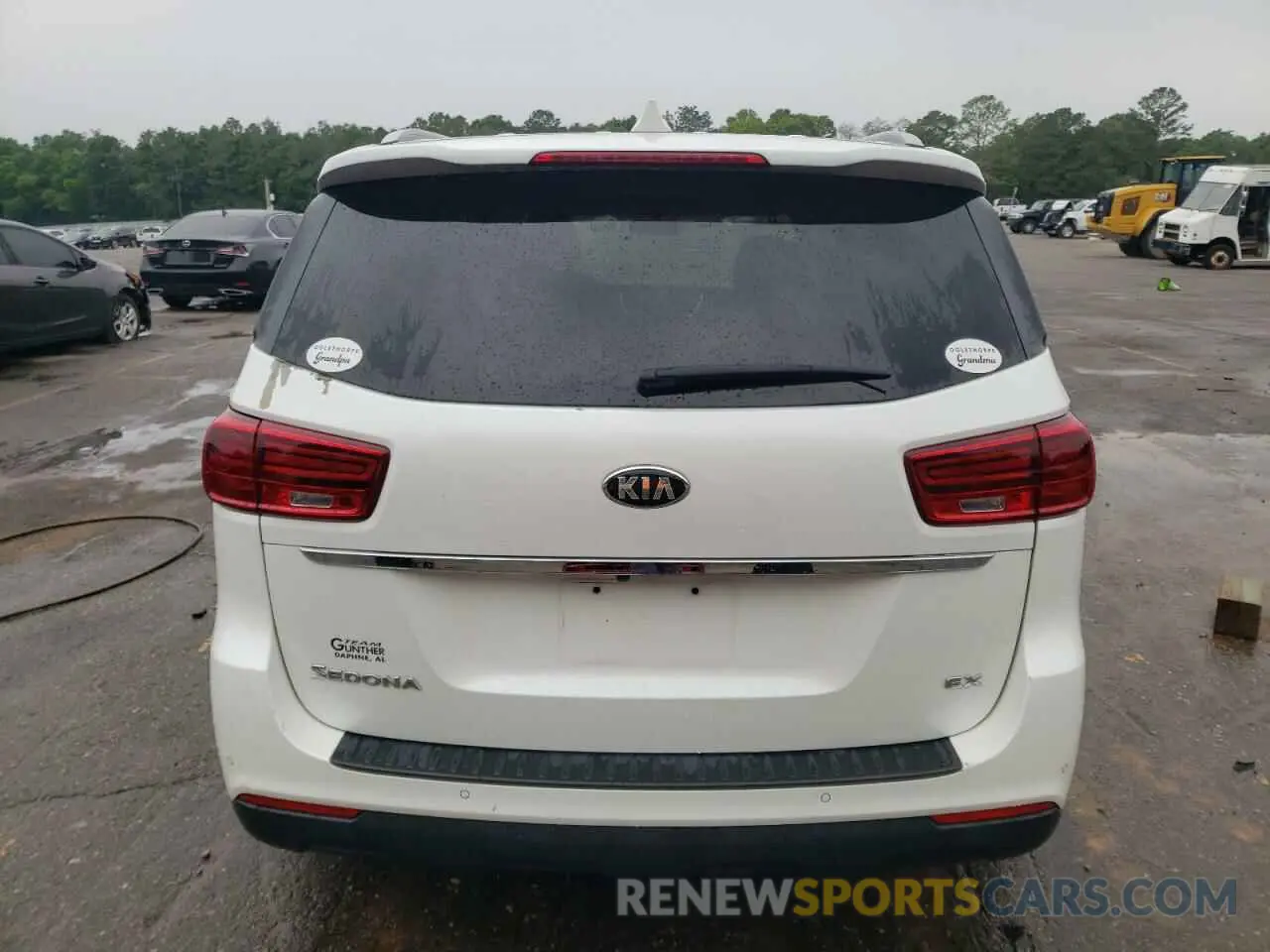 6 Photograph of a damaged car KNDMB5C14K6503365 KIA All Models 2019