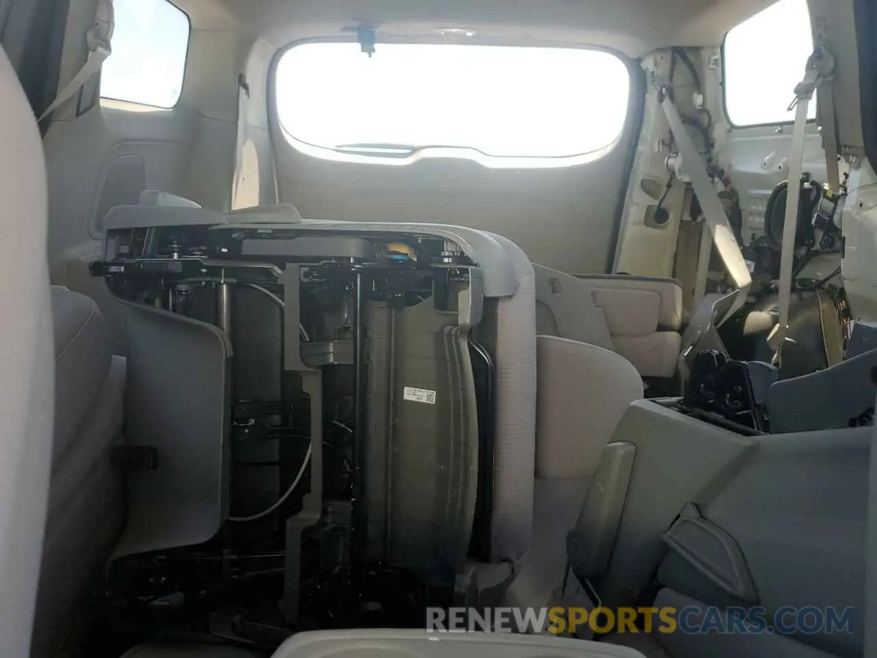 10 Photograph of a damaged car KNDMB5C15K6511359 KIA All Models 2019