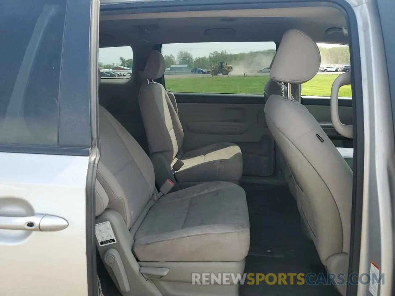 11 Photograph of a damaged car KNDMB5C17K6542290 KIA All Models 2019