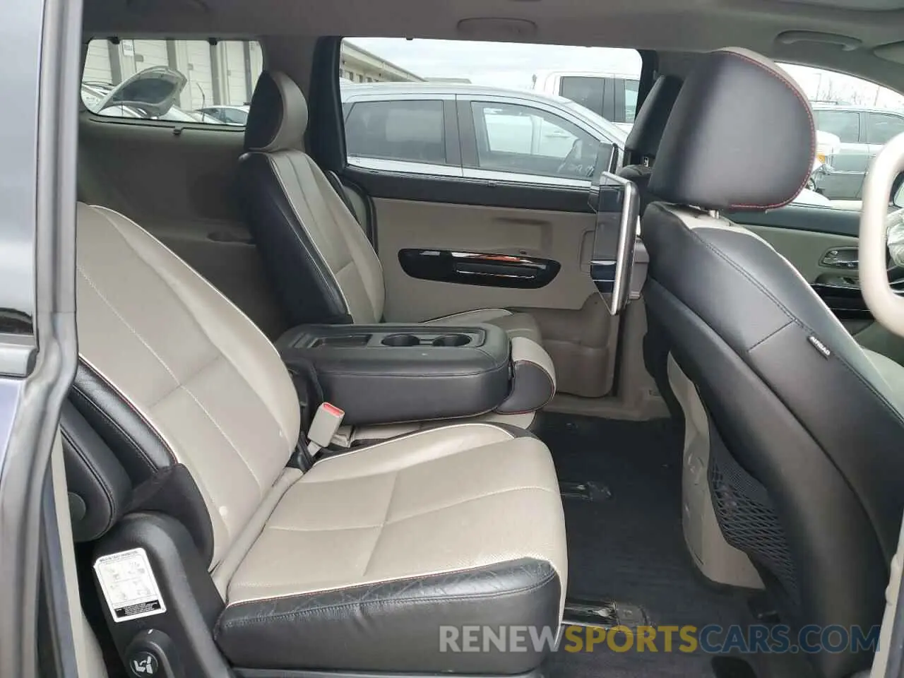 11 Photograph of a damaged car KNDMC5C1XK6538201 KIA All Models 2019