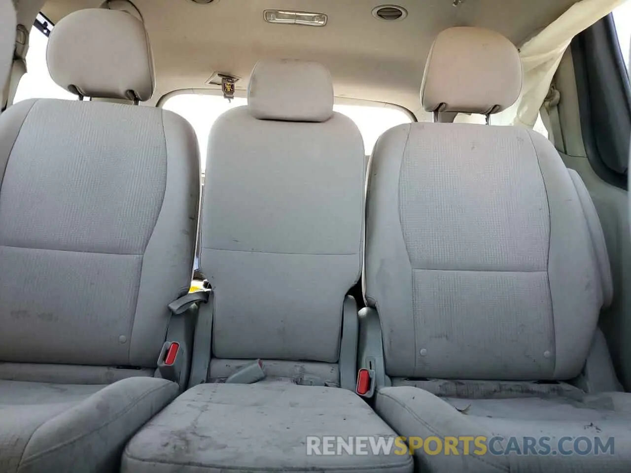 10 Photograph of a damaged car KNDMB5C12L6574016 KIA All Models 2020