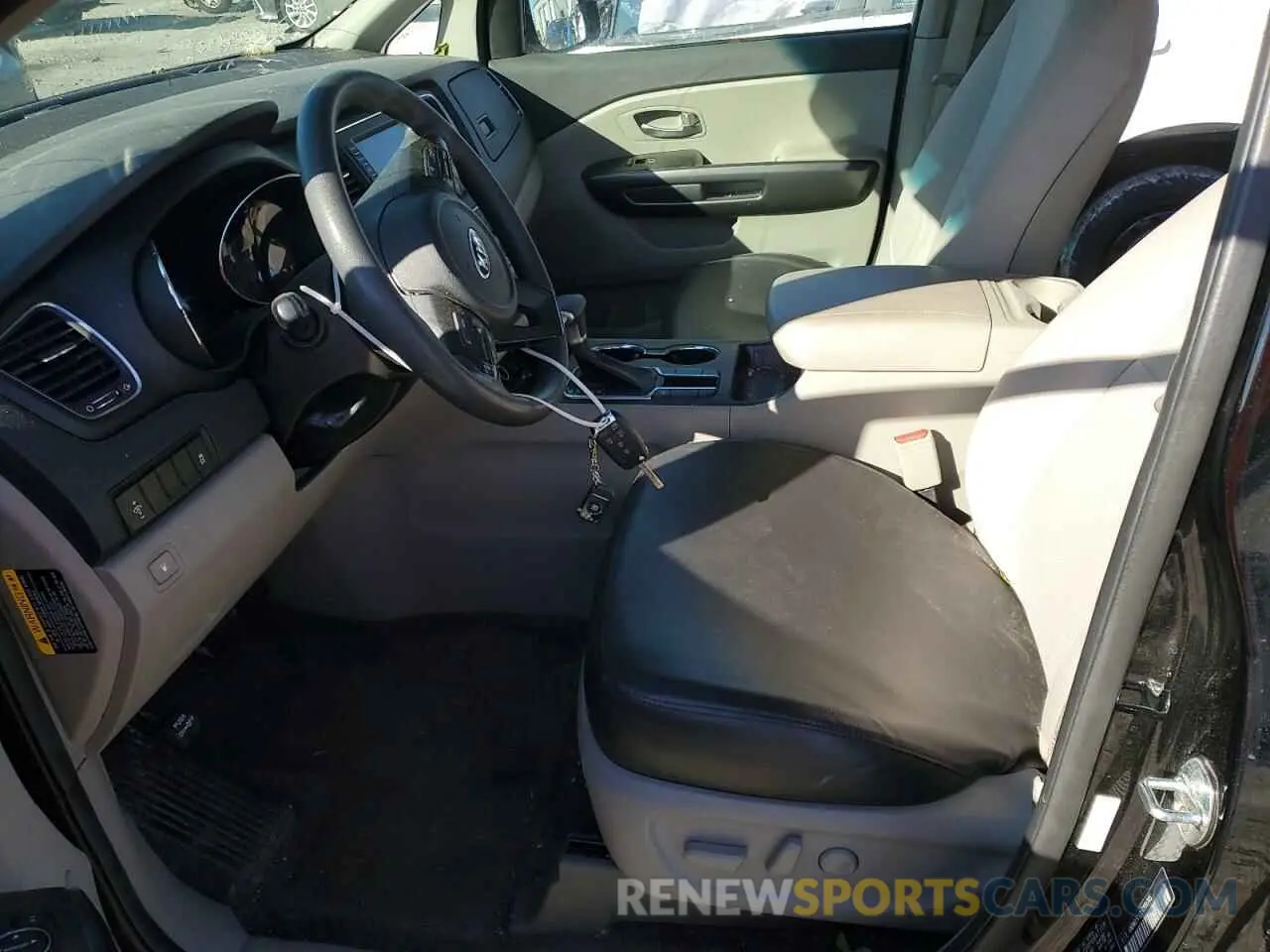 7 Photograph of a damaged car KNDMB5C17L6581785 KIA All Models 2020