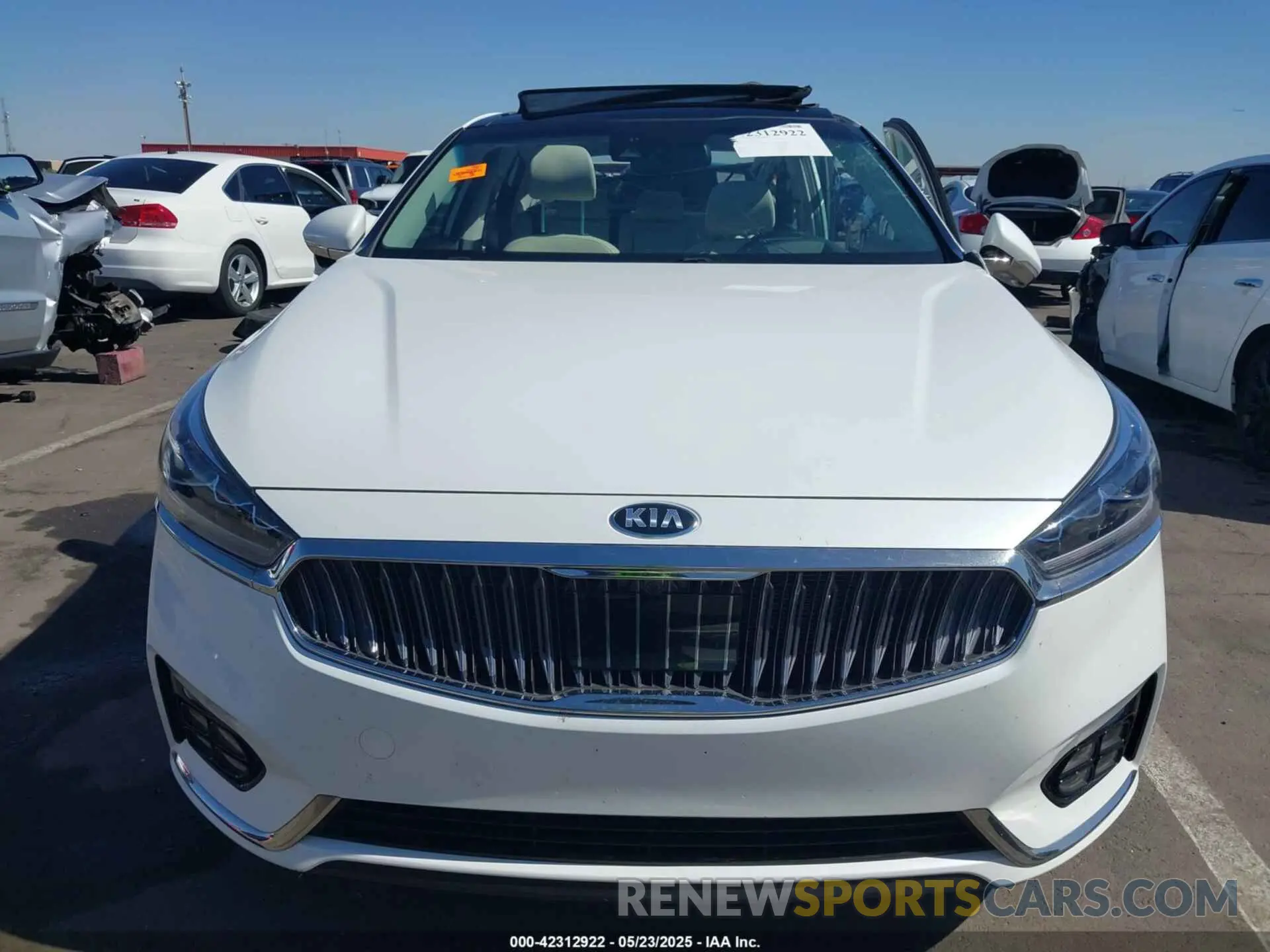 13 Фотография поврежденного автомобиля KNALC4J17K5172032 KIA CADENZA 2019