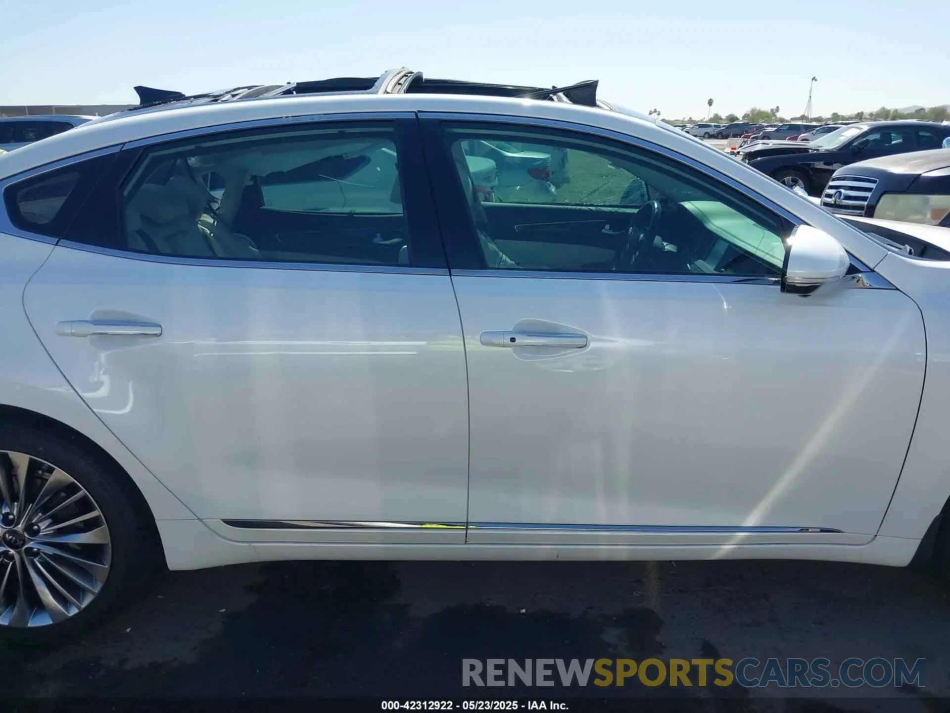 14 Фотография поврежденного автомобиля KNALC4J17K5172032 KIA CADENZA 2019