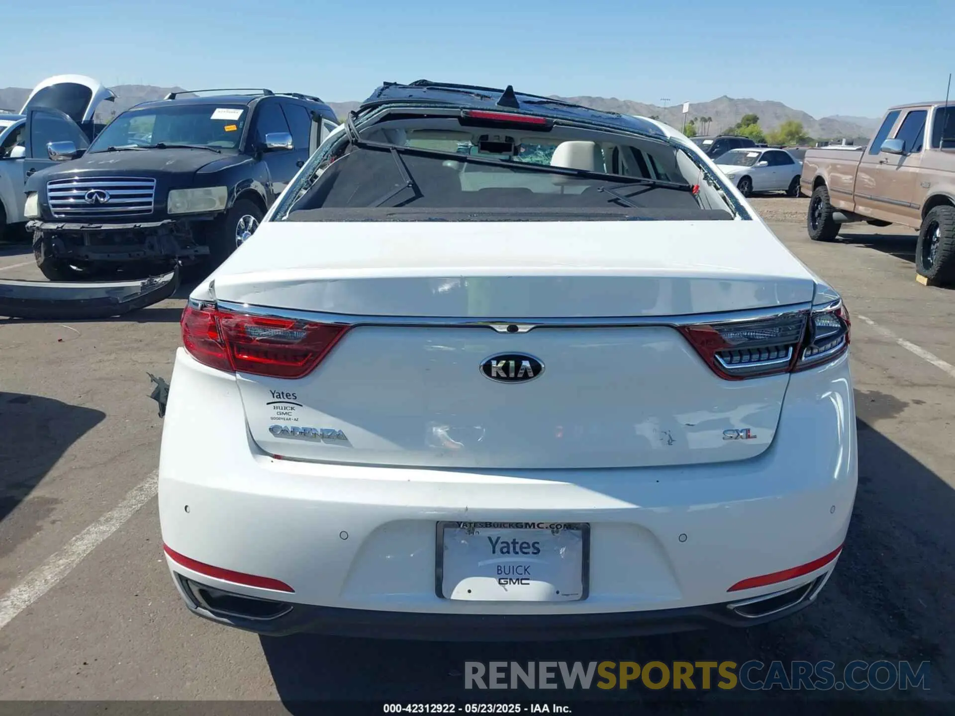 17 Фотография поврежденного автомобиля KNALC4J17K5172032 KIA CADENZA 2019
