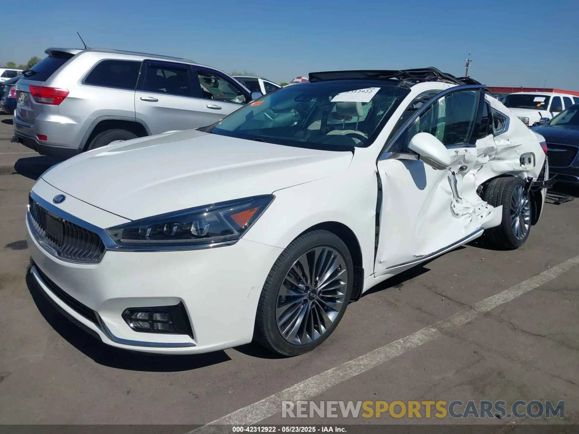 2 Фотография поврежденного автомобиля KNALC4J17K5172032 KIA CADENZA 2019