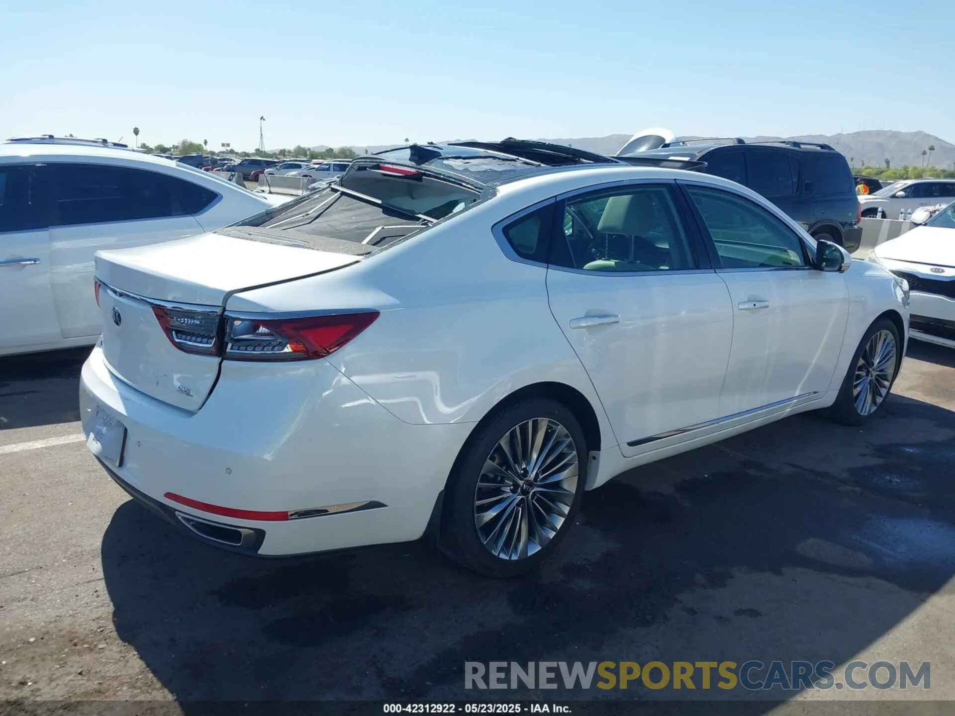 4 Фотография поврежденного автомобиля KNALC4J17K5172032 KIA CADENZA 2019
