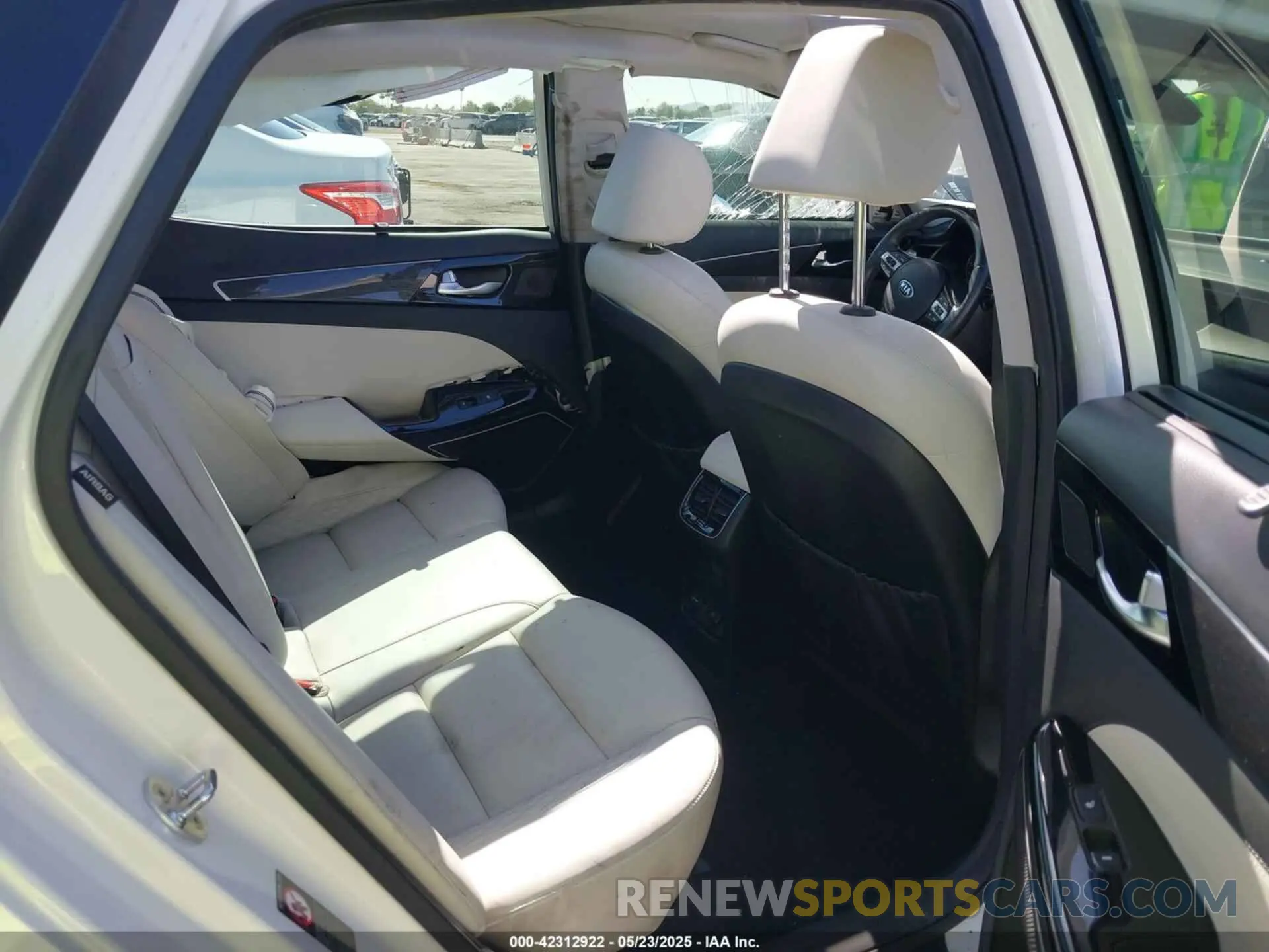 8 Фотография поврежденного автомобиля KNALC4J17K5172032 KIA CADENZA 2019