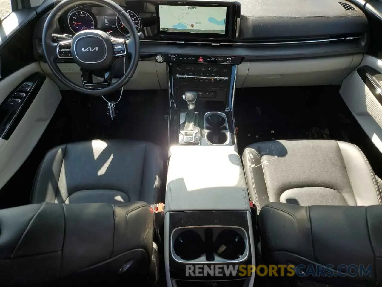 8 Photograph of a damaged car KNDNC5H35N6061924 KIA CARNIVAL E 2022
