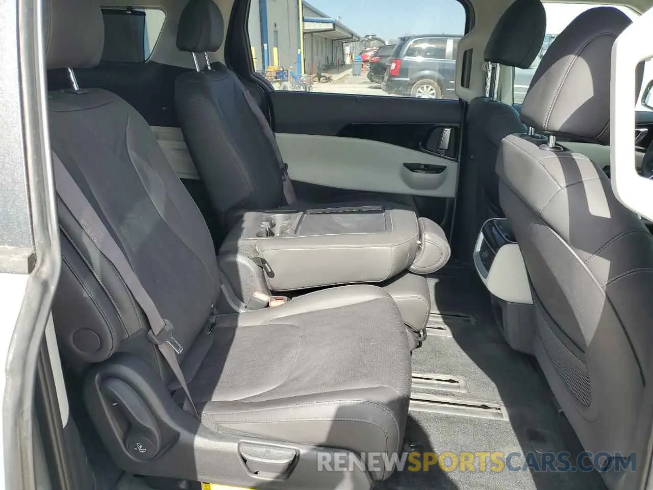 11 Фотография поврежденного автомобиля KNDNC5H34R6432769 KIA CARNIVAL E 2024