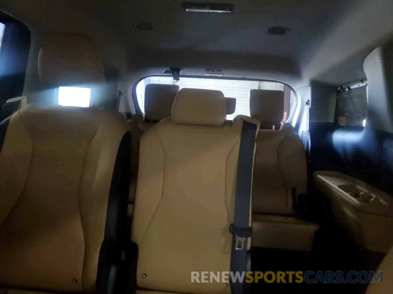 10 Photograph of a damaged car KNDNC5H34R6445165 KIA CARNIVAL E 2024