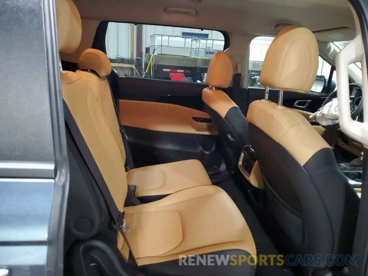 11 Photograph of a damaged car KNDNC5H34R6445165 KIA CARNIVAL E 2024