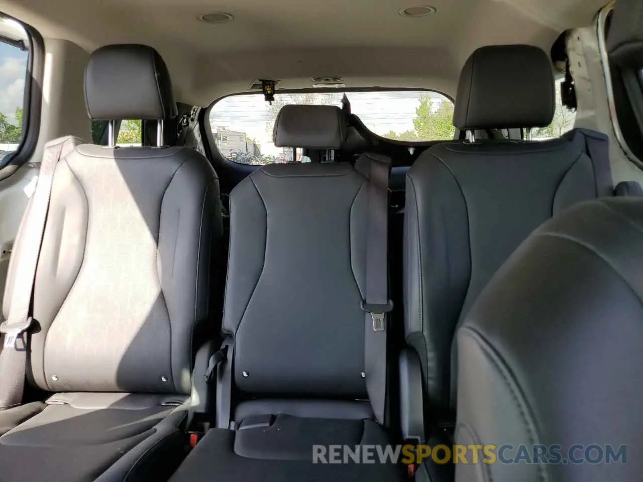 10 Photograph of a damaged car KNDNC5H35R6313869 KIA CARNIVAL E 2024