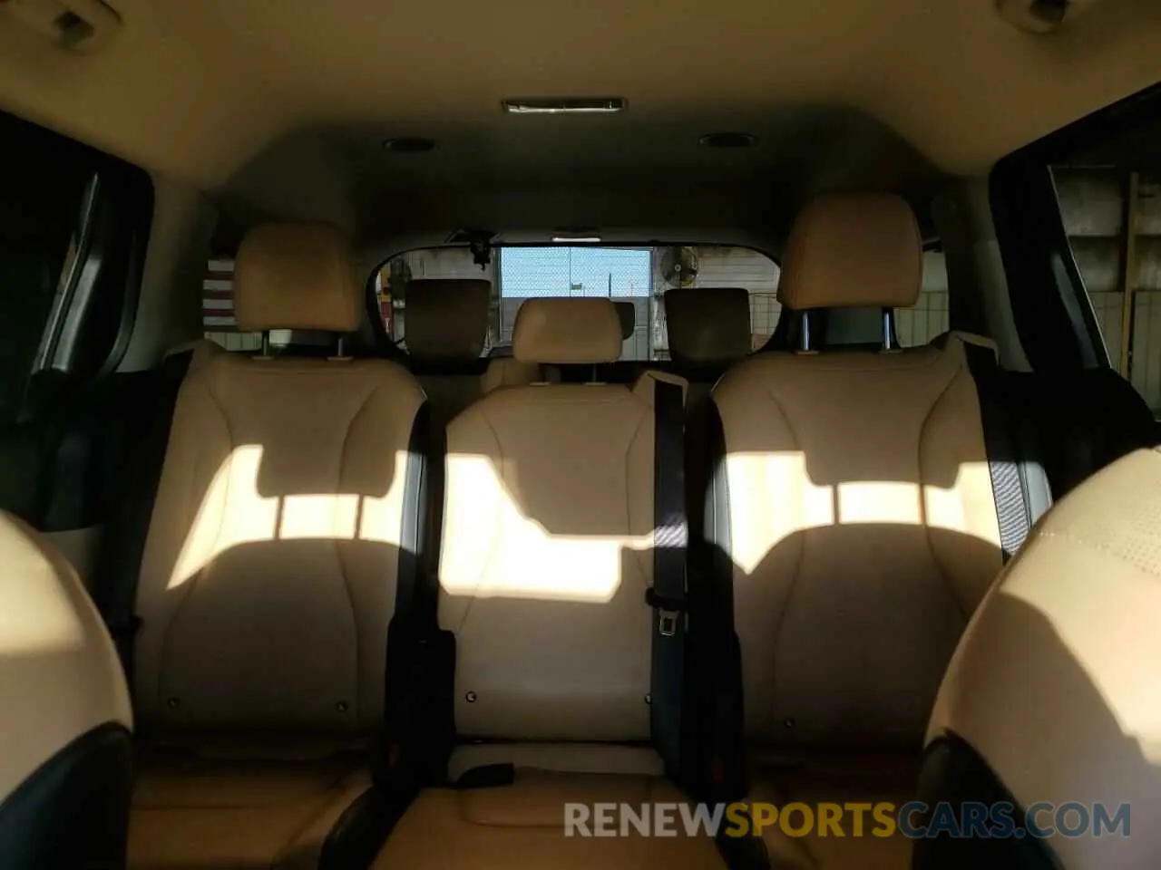 10 Photograph of a damaged car KNDNC5H37R6319303 KIA CARNIVAL E 2024