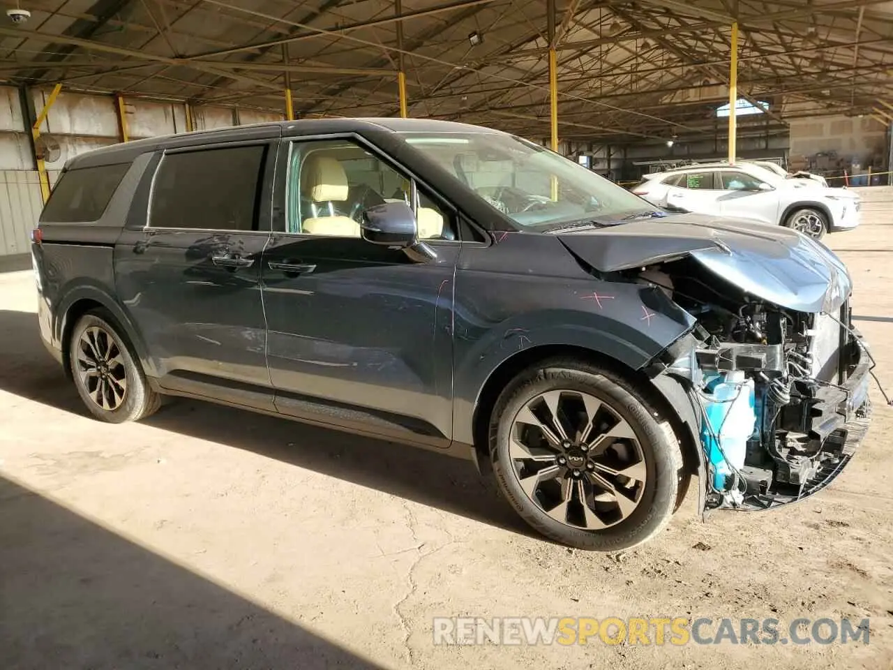 4 Photograph of a damaged car KNDNC5H37R6319303 KIA CARNIVAL E 2024