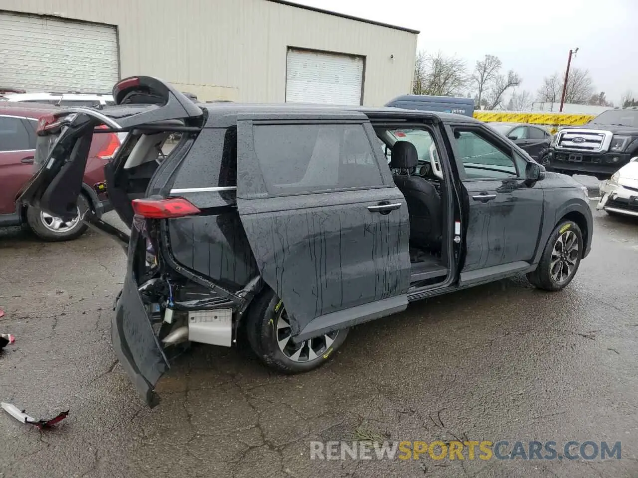 3 Фотография поврежденного автомобиля KNDNC5H38R6439921 KIA CARNIVAL E 2024