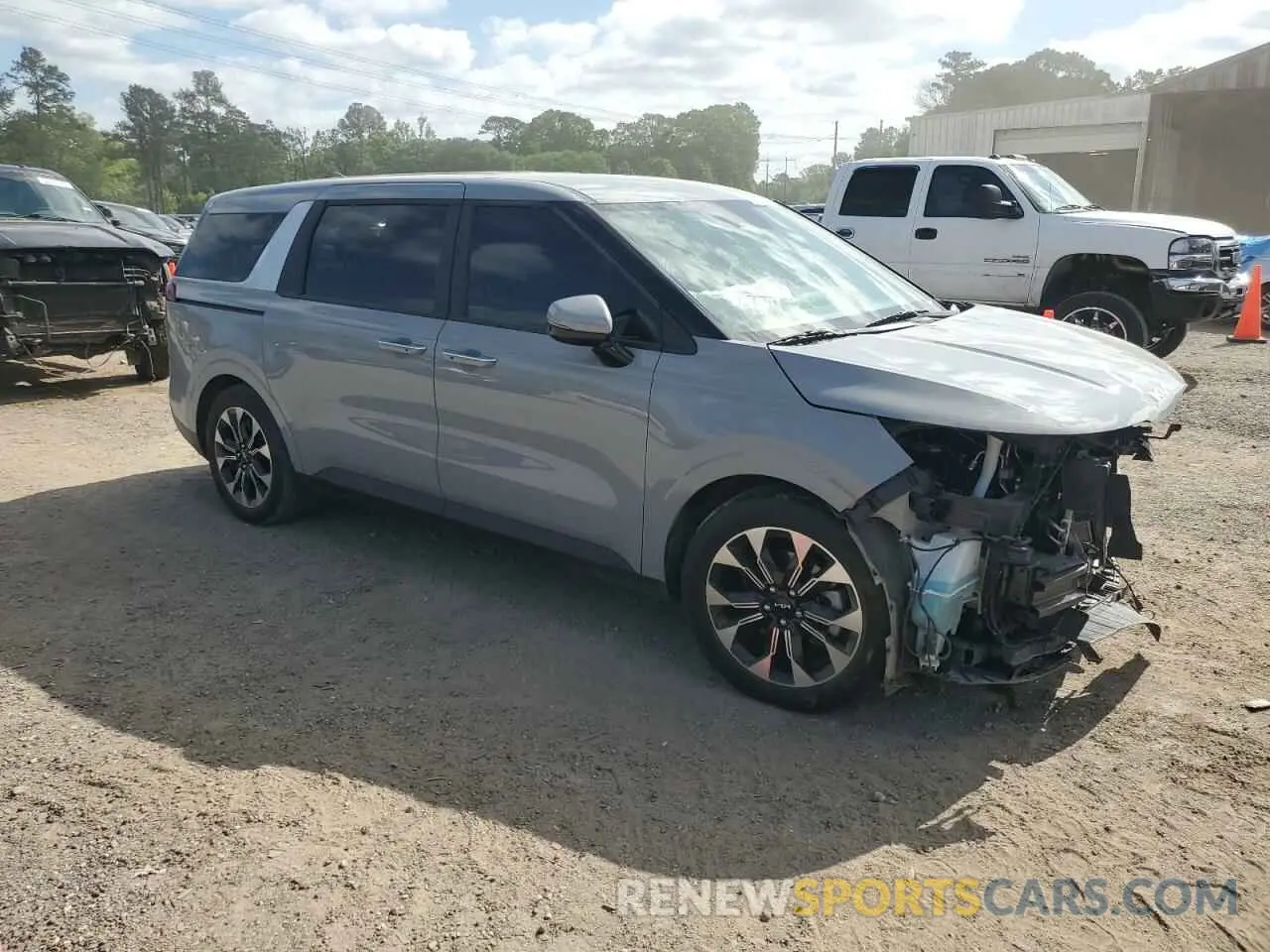4 Photograph of a damaged car KNDNC5H39R6374724 KIA CARNIVAL E 2024