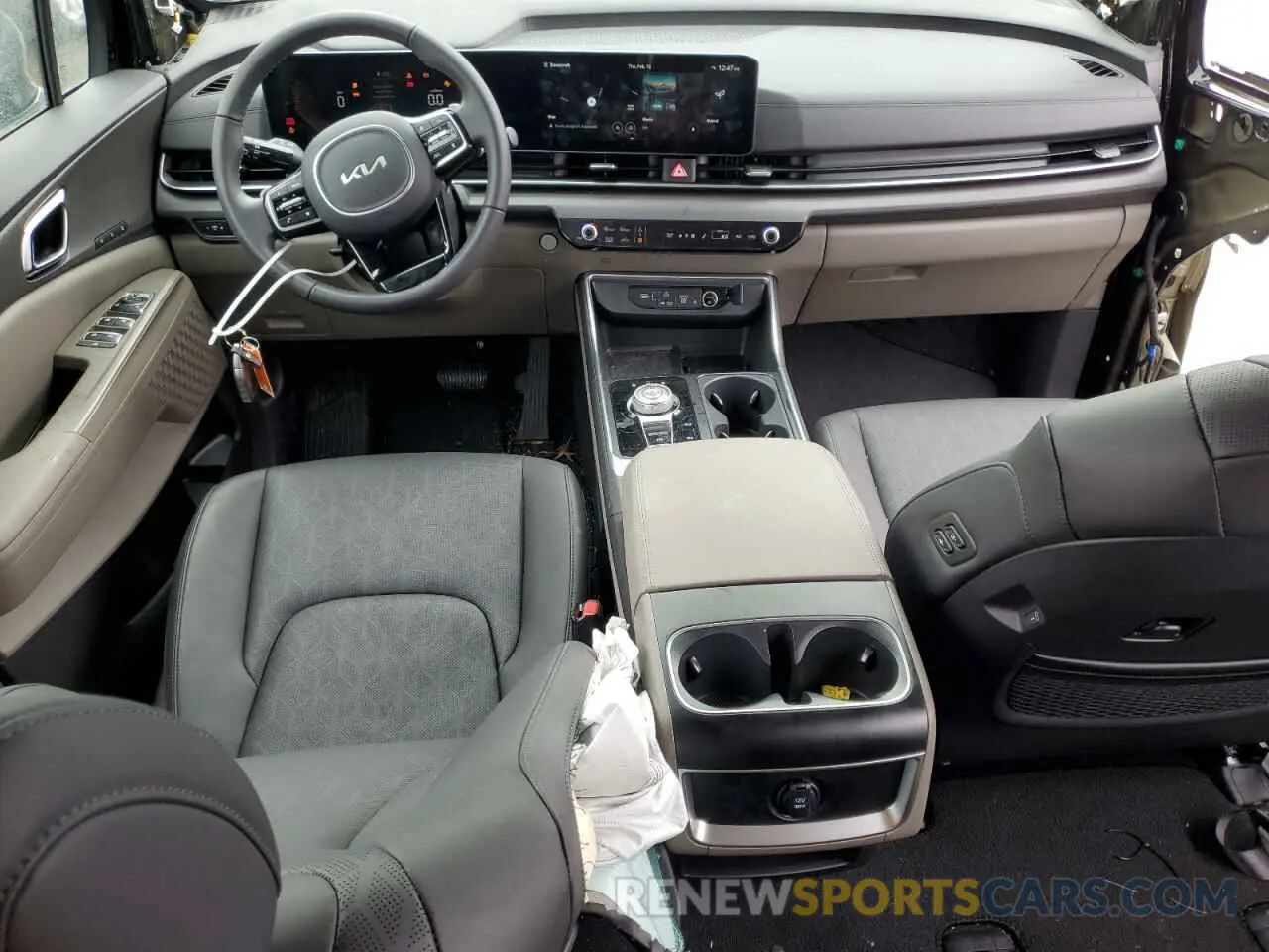 8 Photograph of a damaged car KNDNC5KA9S6029416 KIA CARNIVAL E 2025