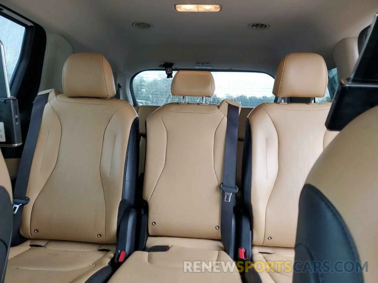 10 Photograph of a damaged car KNDNB4H33N6103374 KIA CARNIVAL L 2022
