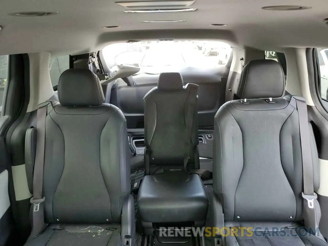 10 Photograph of a damaged car KNDNB4H35N6059474 KIA CARNIVAL L 2022