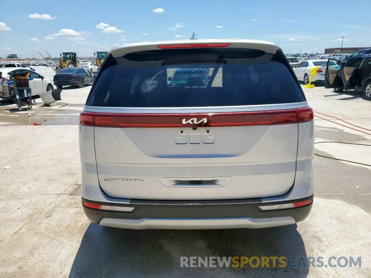 6 Photograph of a damaged car KNDNB4H35N6124453 KIA CARNIVAL L 2022