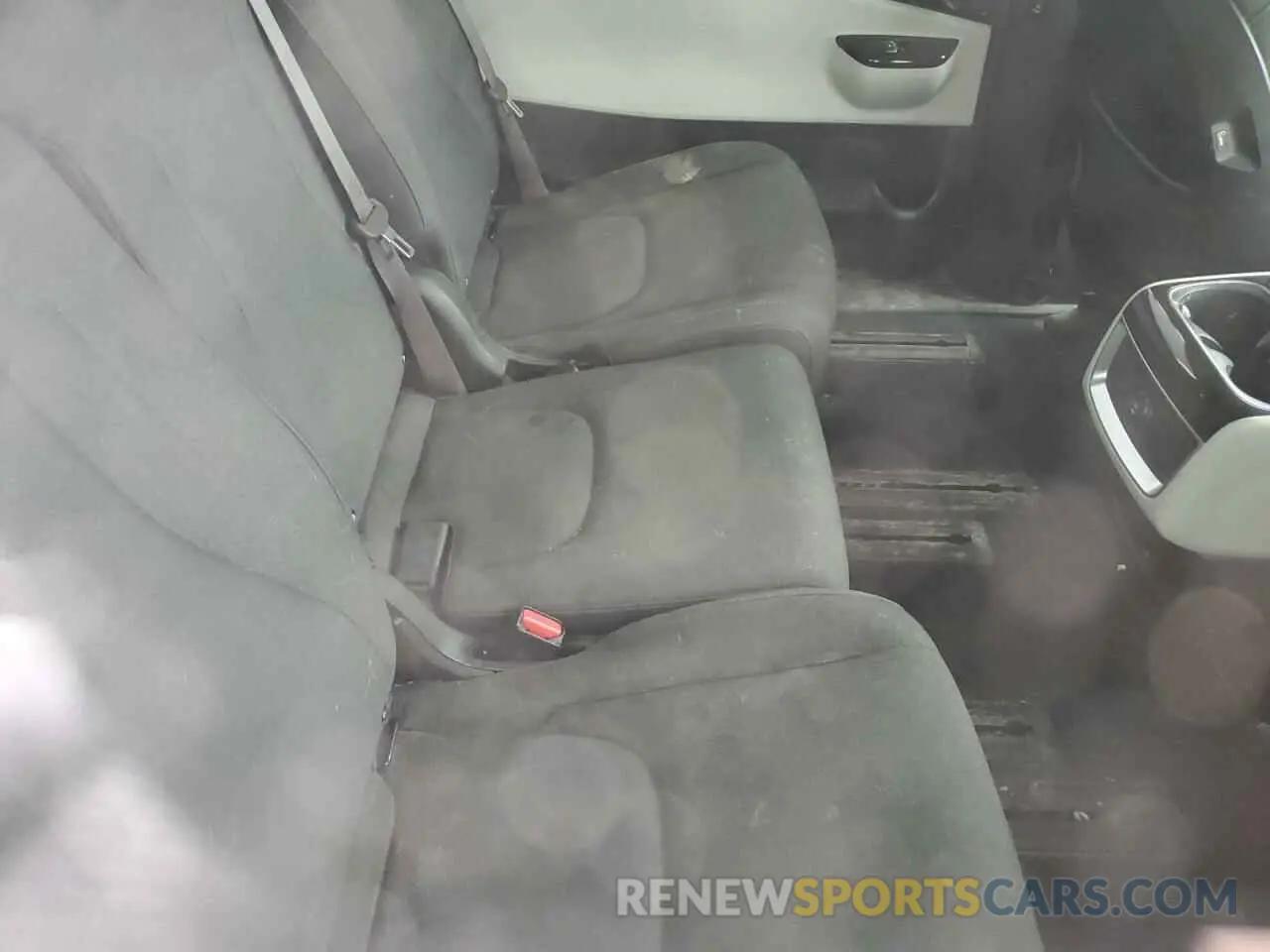 11 Photograph of a damaged car KNDNB5H33N6069166 KIA CARNIVAL L 2022
