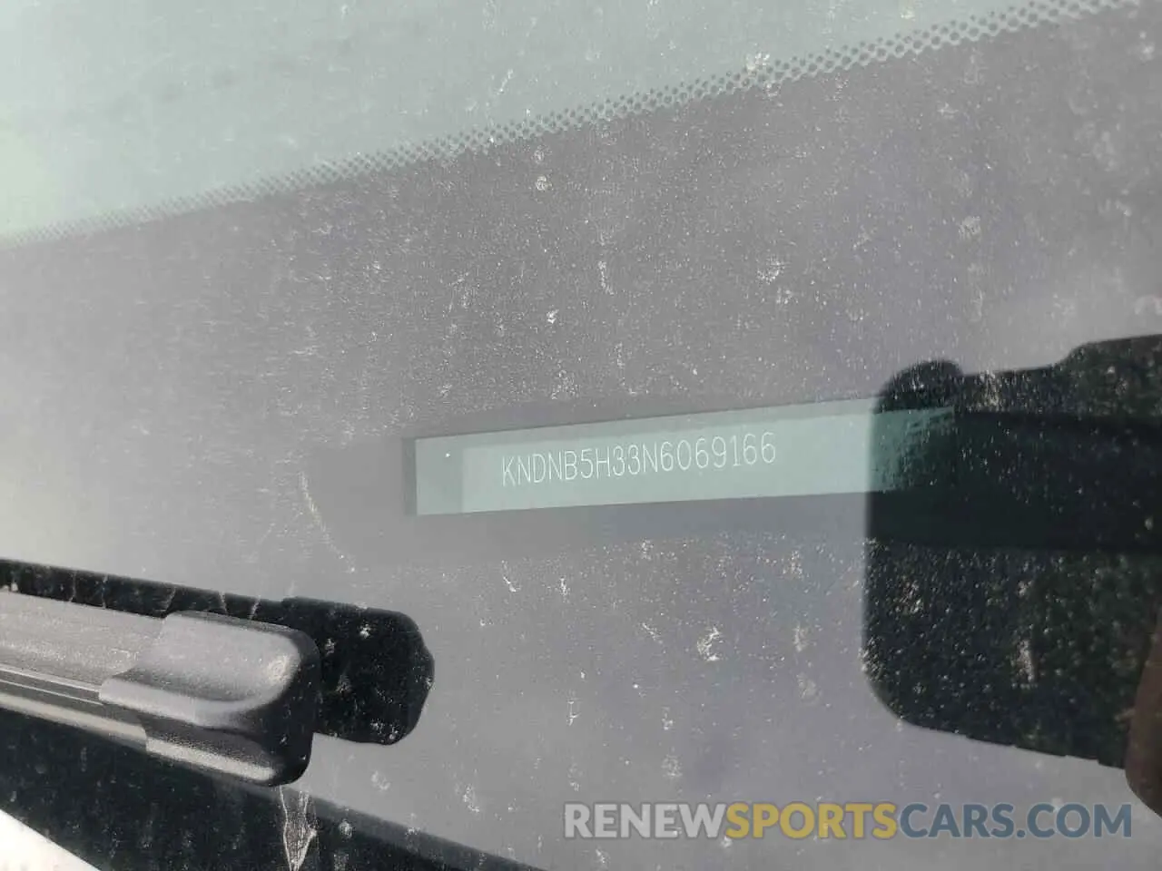 13 Photograph of a damaged car KNDNB5H33N6069166 KIA CARNIVAL L 2022