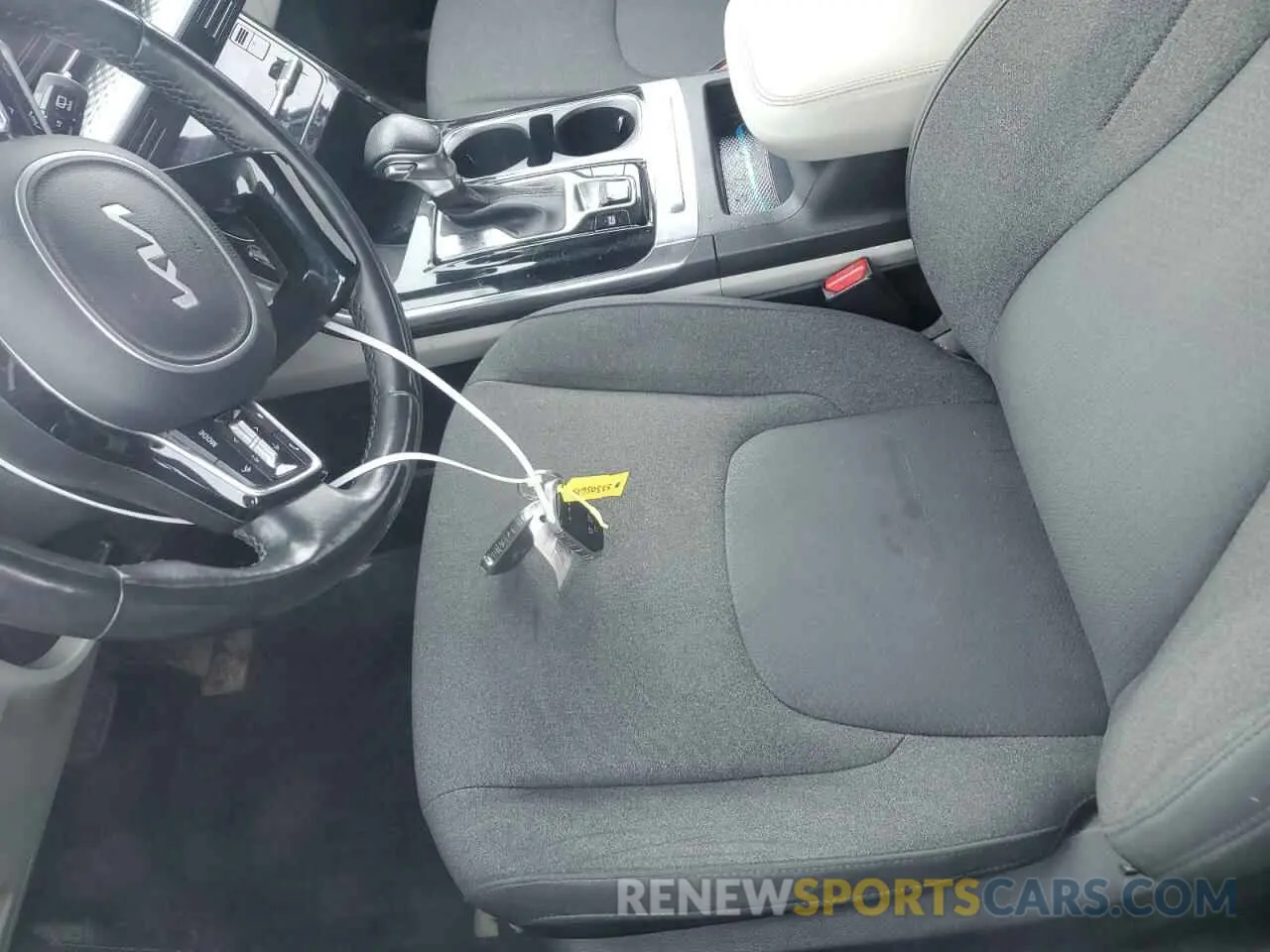 7 Photograph of a damaged car KNDNB5H33N6069166 KIA CARNIVAL L 2022