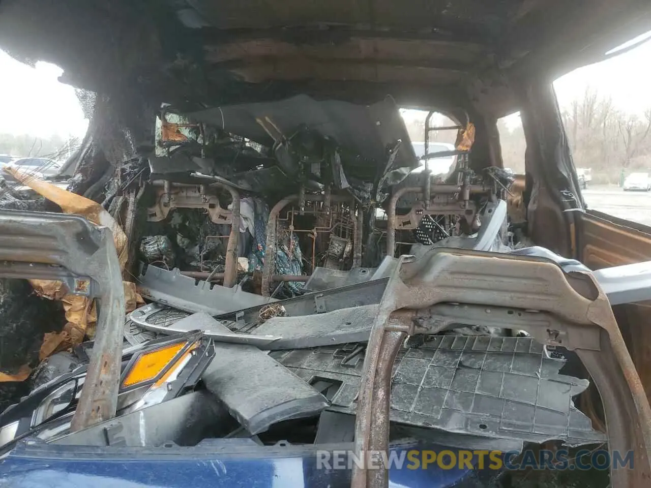 10 Photograph of a damaged car KNDNB4H32P6288262 KIA CARNIVAL L 2023