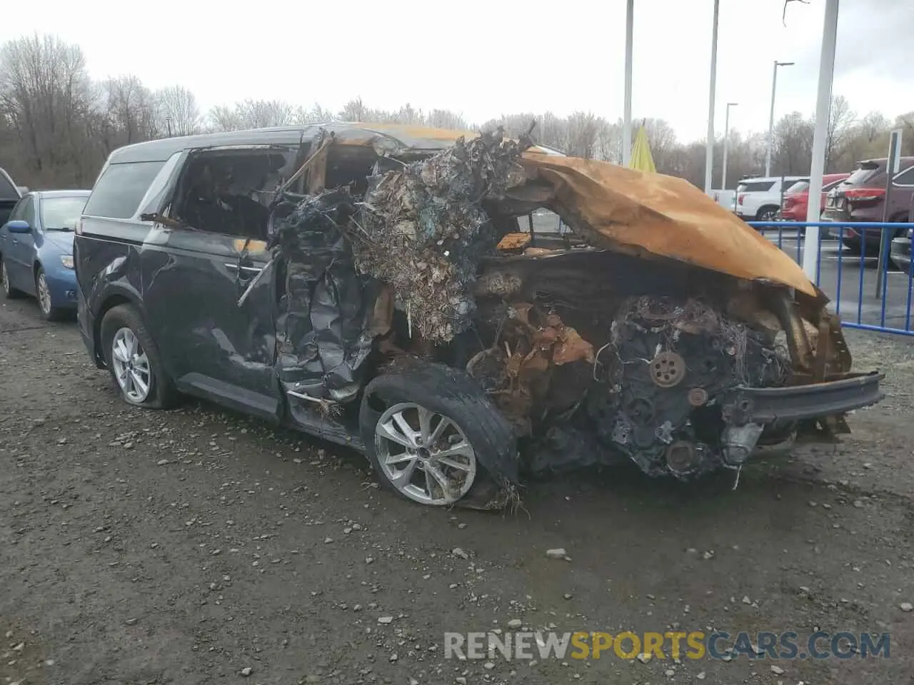 4 Photograph of a damaged car KNDNB4H32P6288262 KIA CARNIVAL L 2023