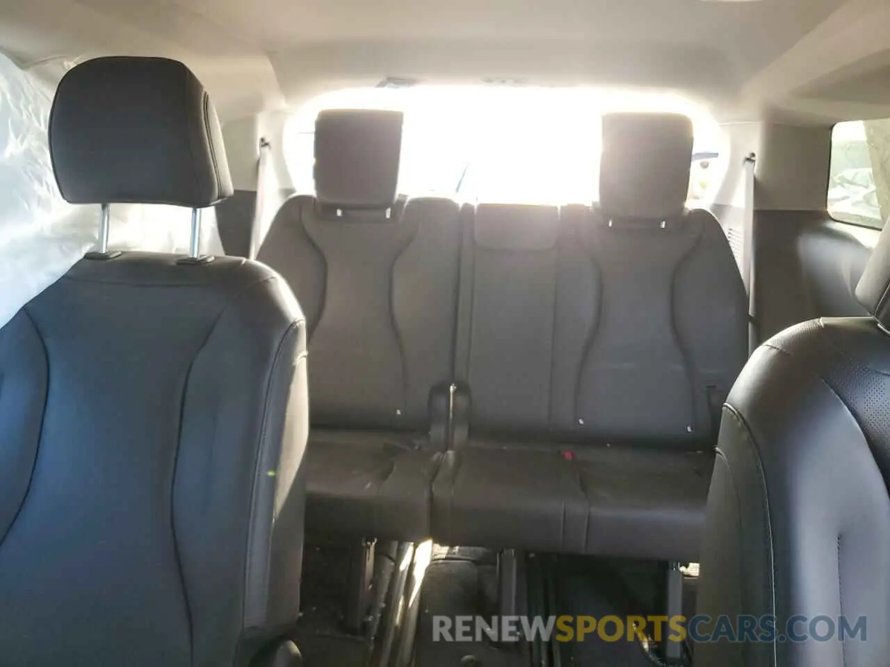 10 Photograph of a damaged car KNDNB4H37P6198332 KIA CARNIVAL L 2023