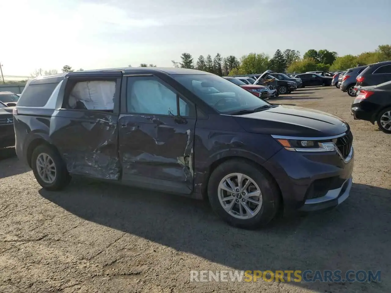 4 Photograph of a damaged car KNDNB4H37P6198332 KIA CARNIVAL L 2023