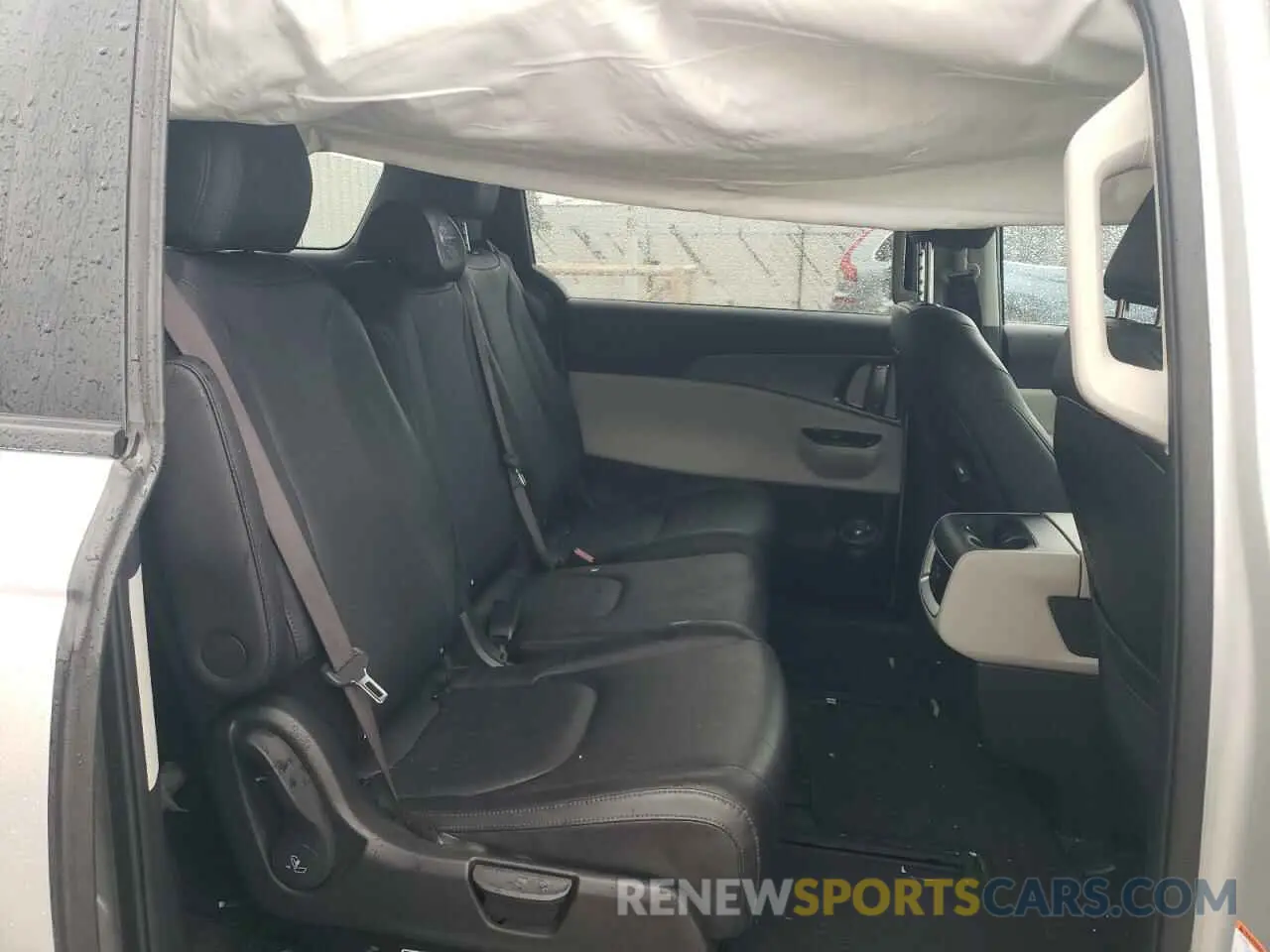 11 Фотография поврежденного автомобиля KNDNB4H3XP6212000 KIA CARNIVAL L 2023