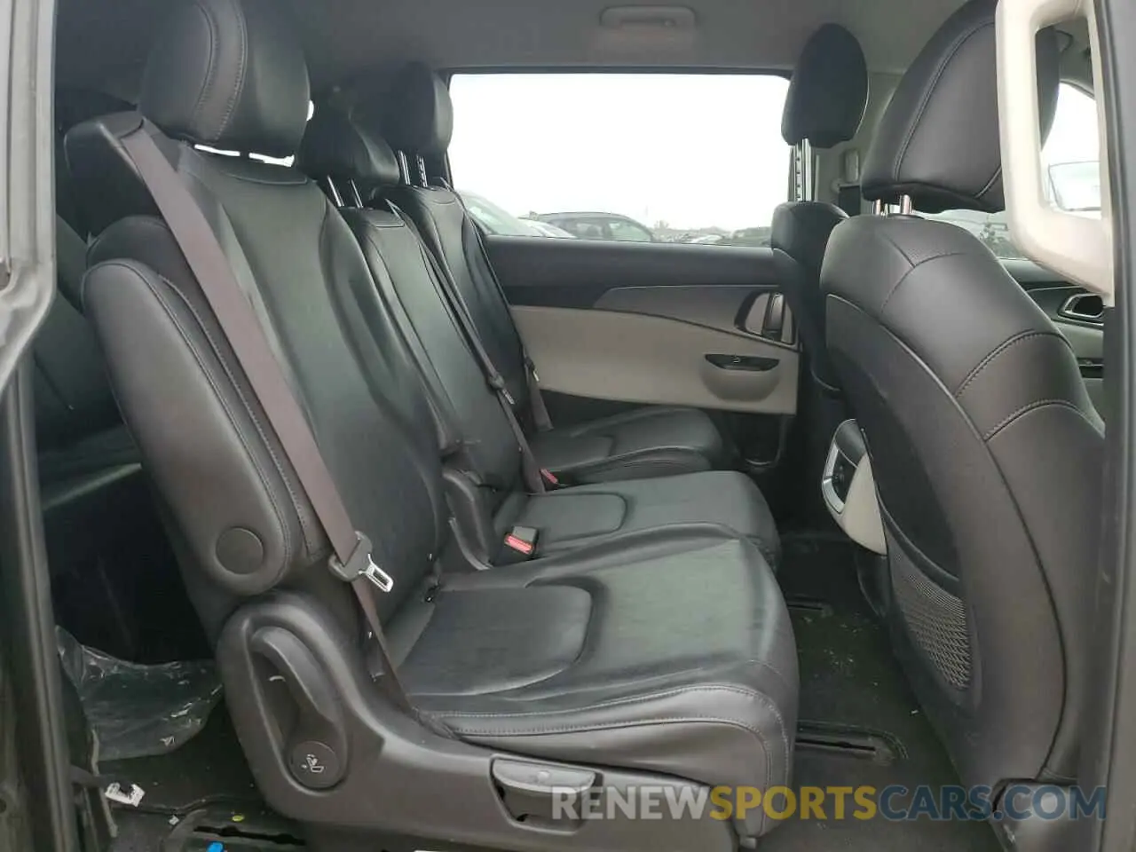 11 Фотография поврежденного автомобиля KNDNB4H30R6433818 KIA CARNIVAL L 2024