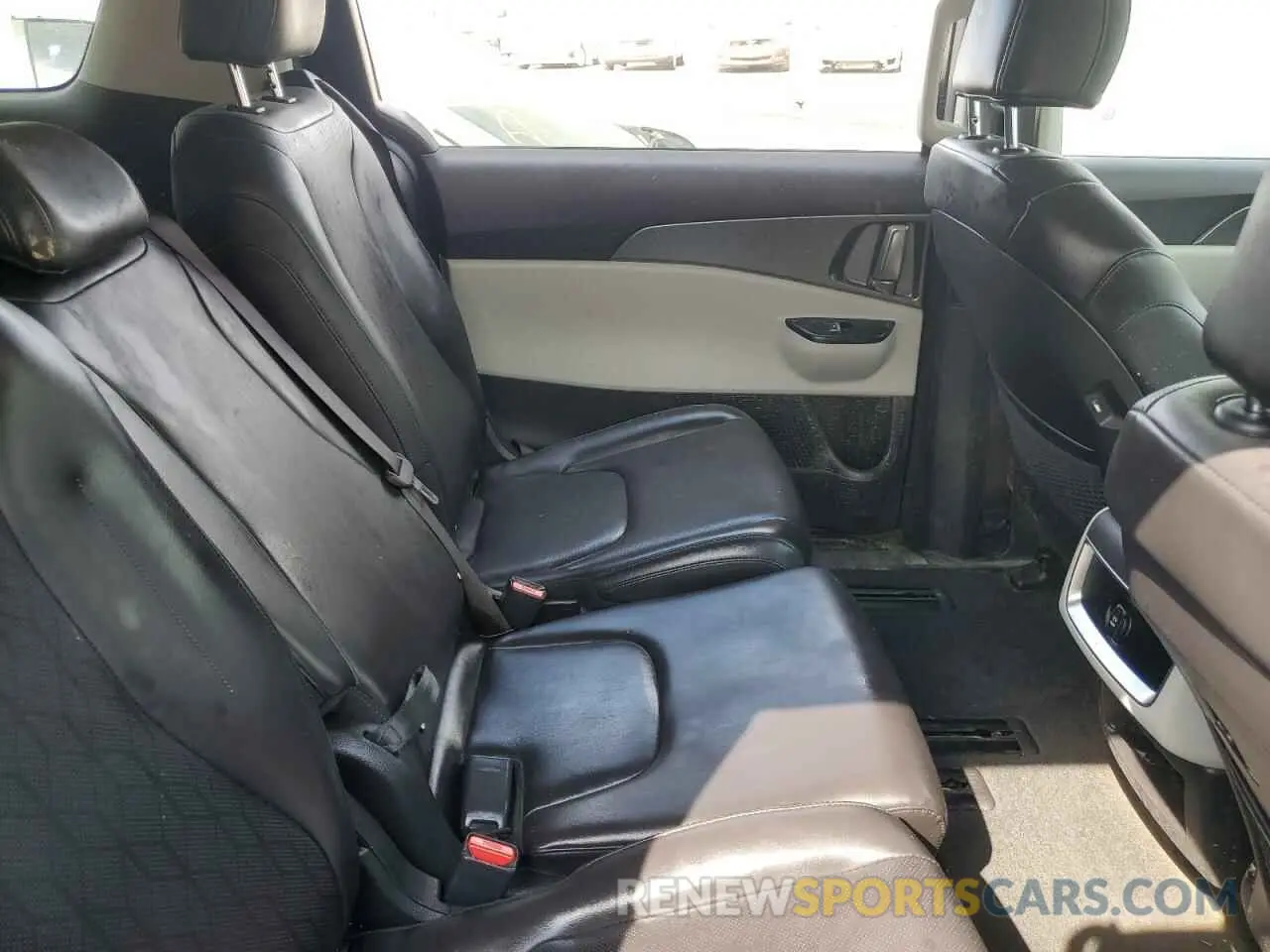 11 Photograph of a damaged car KNDNB4H32R6322932 KIA CARNIVAL L 2024