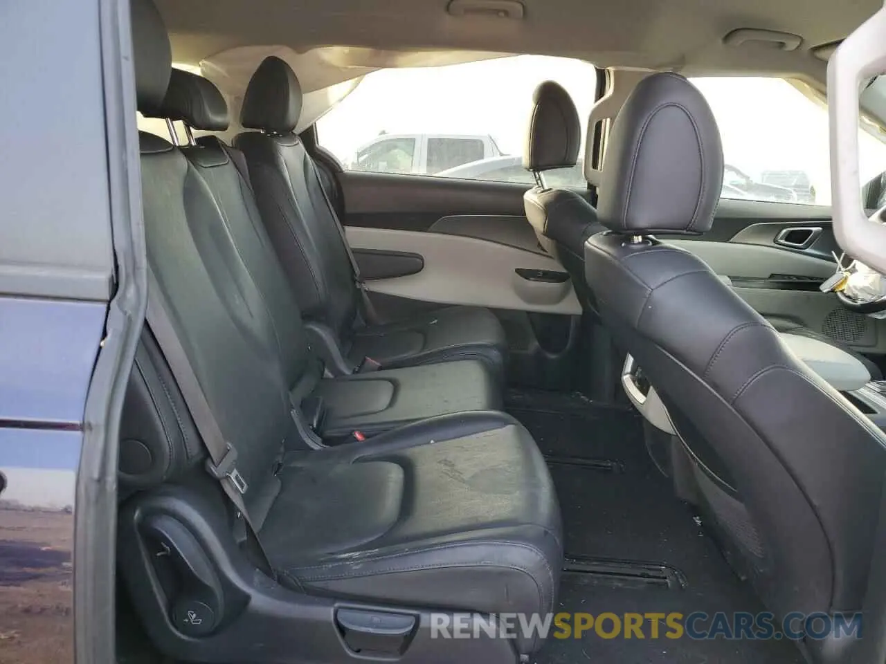 11 Фотография поврежденного автомобиля KNDNB4H34R6355298 KIA CARNIVAL L 2024