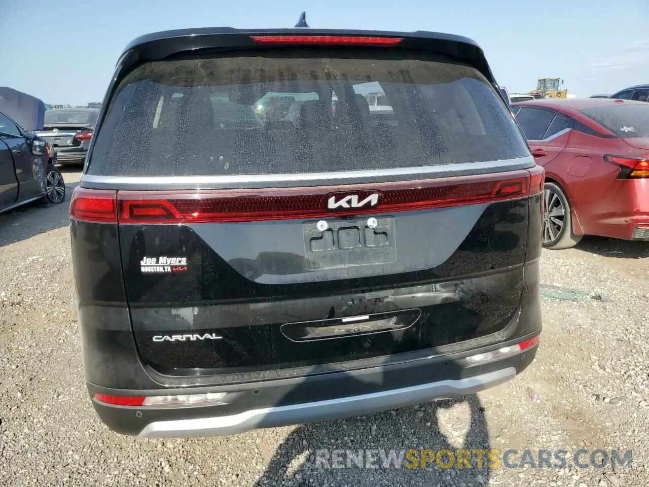 6 Photograph of a damaged car KNDNB4H35R6337764 KIA CARNIVAL L 2024