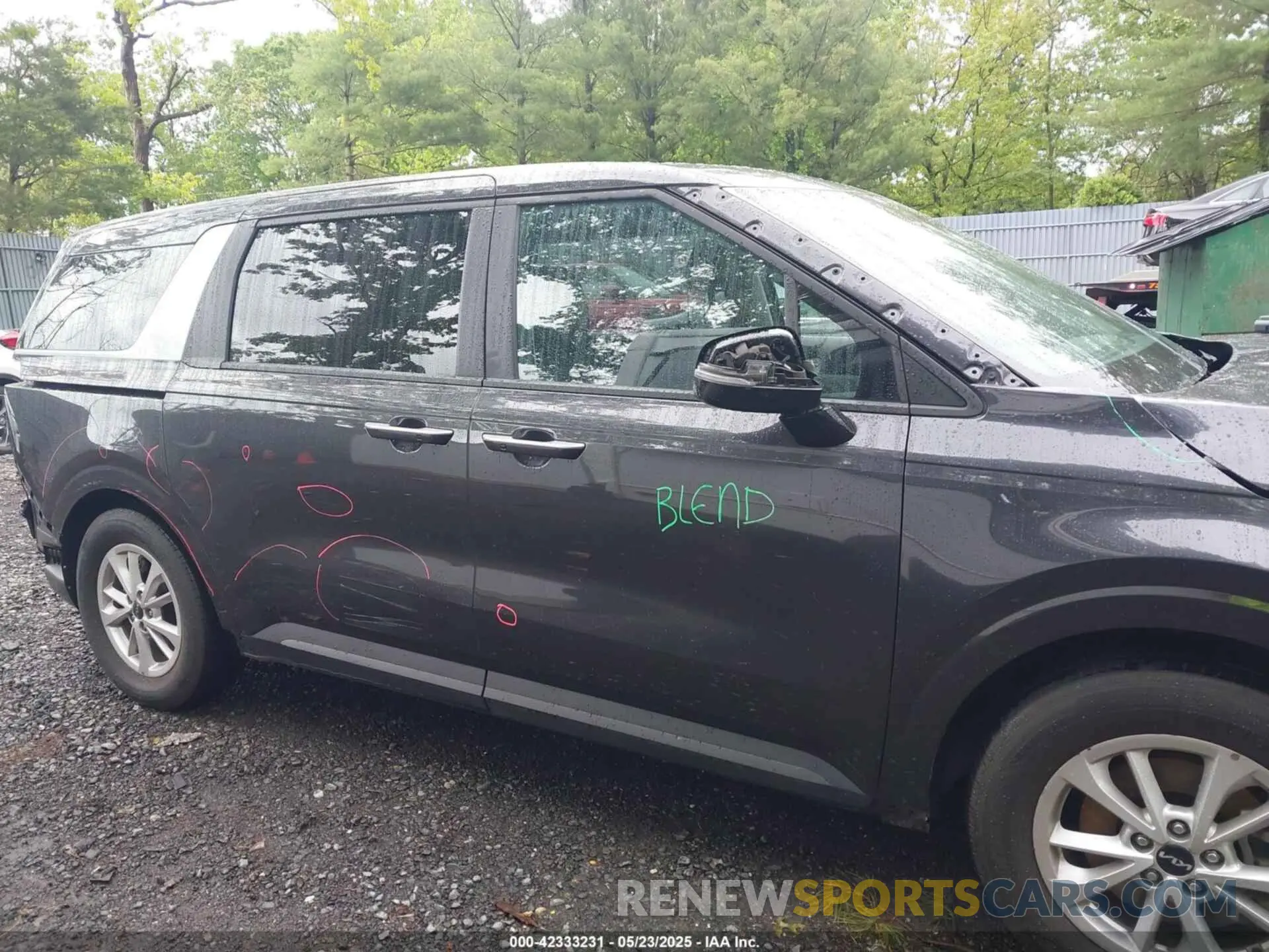 14 Photograph of a damaged car KNDNB4H33N6137752 KIA CARNIVAL MPV 2022