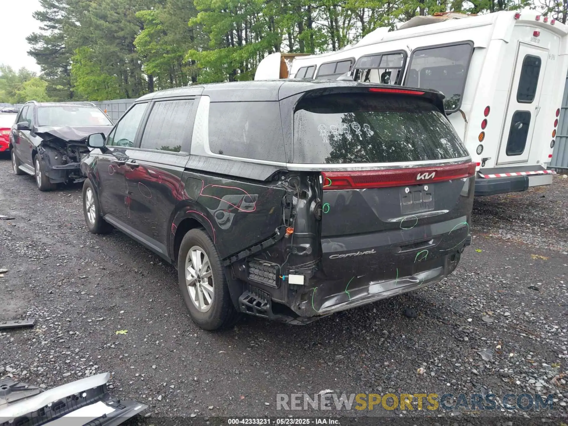 3 Photograph of a damaged car KNDNB4H33N6137752 KIA CARNIVAL MPV 2022