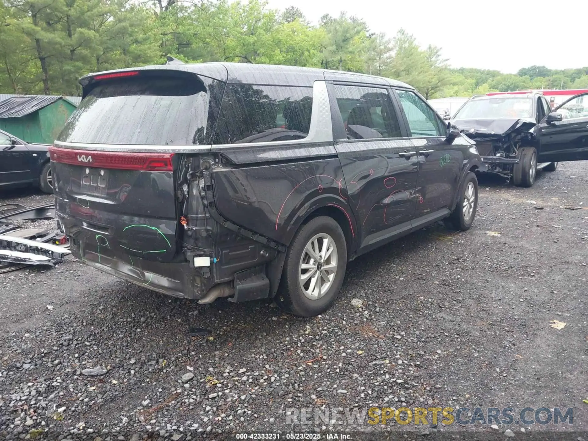 4 Photograph of a damaged car KNDNB4H33N6137752 KIA CARNIVAL MPV 2022