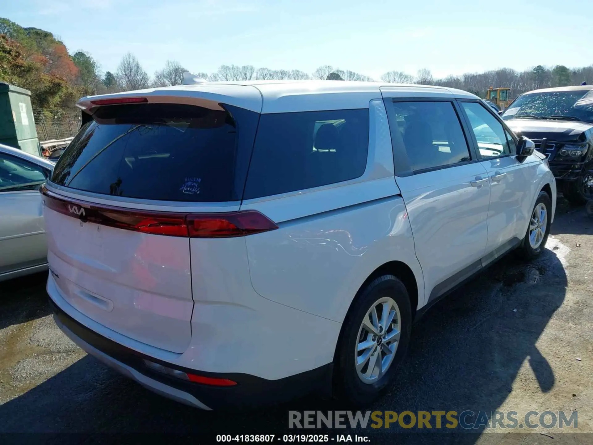 4 Photograph of a damaged car KNDNB4H33N6168192 KIA CARNIVAL MPV 2022