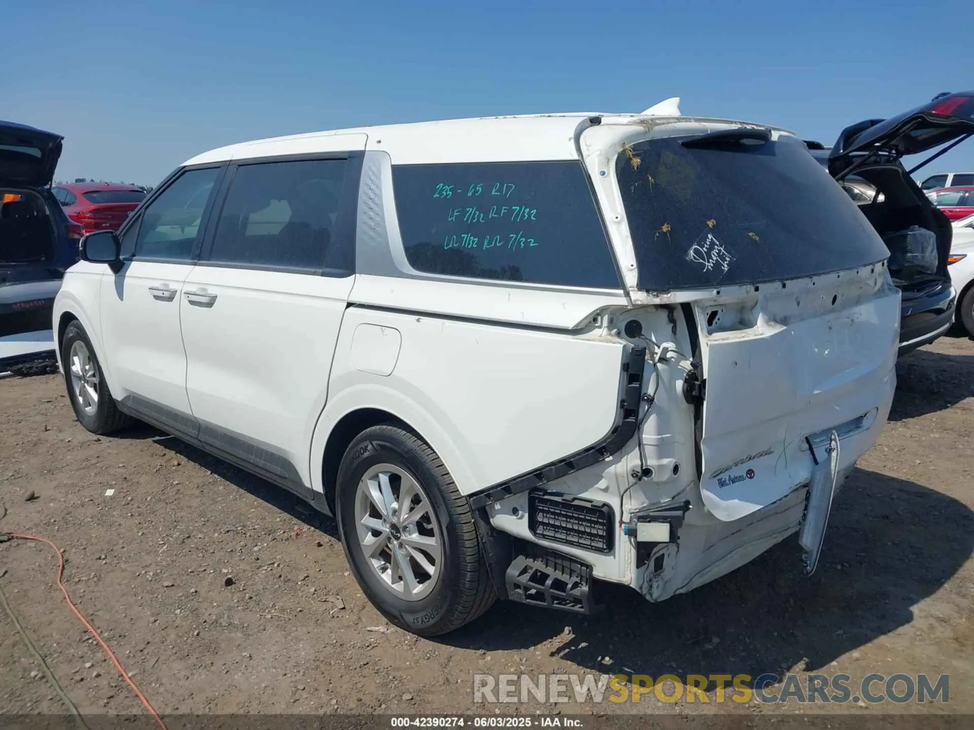 3 Photograph of a damaged car KNDNB4H36N6097554 KIA CARNIVAL MPV 2022