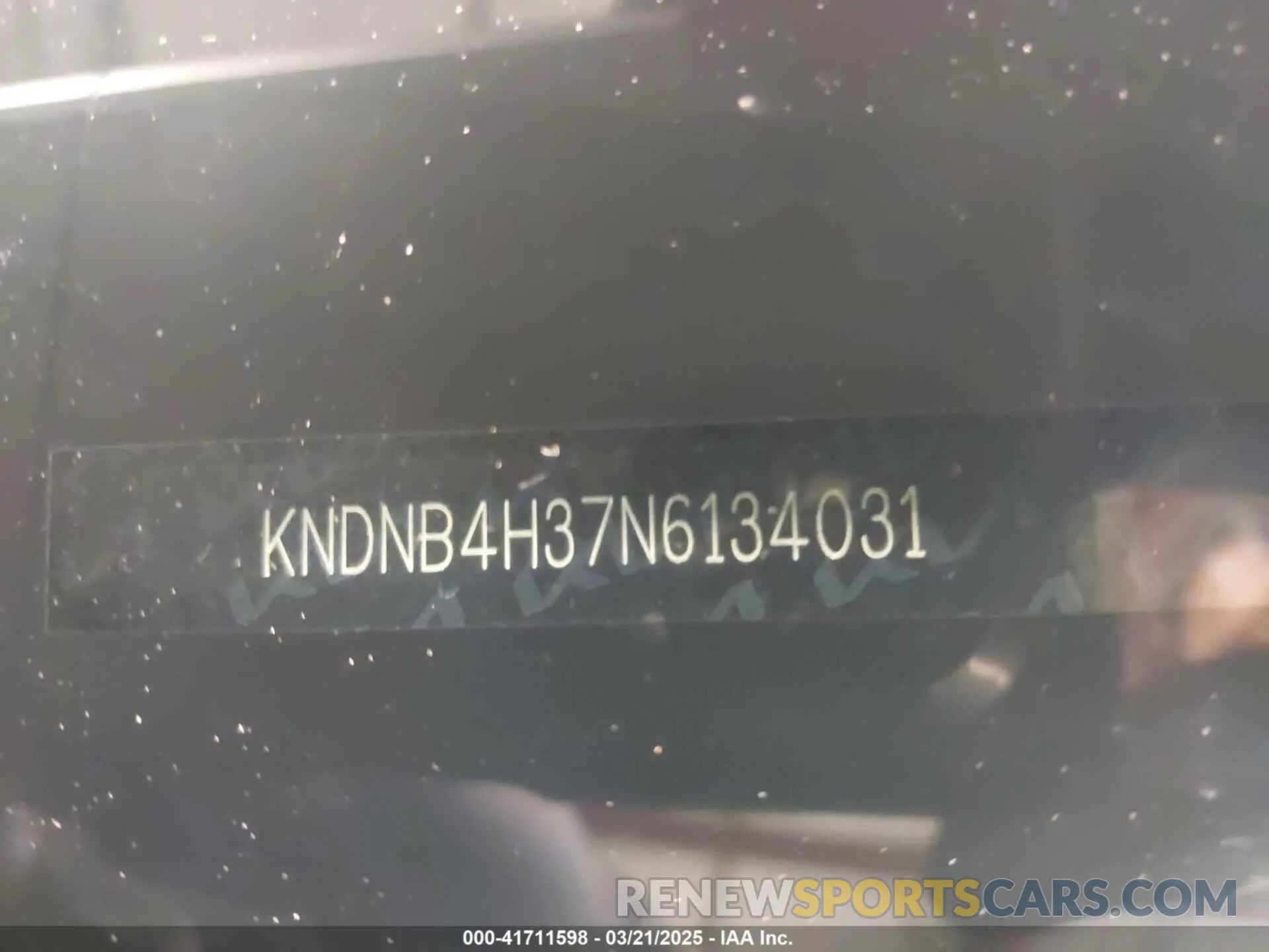 19 Photograph of a damaged car KNDNB4H37N6134031 KIA CARNIVAL MPV 2022