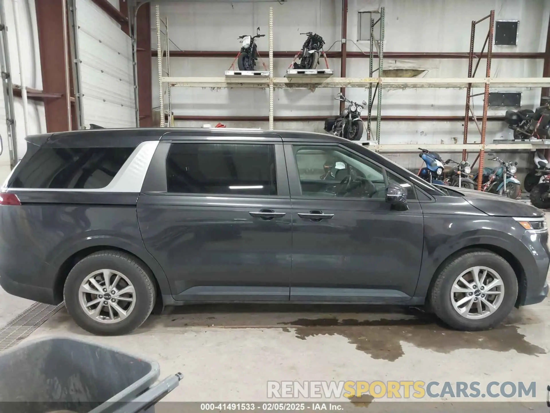 13 Photograph of a damaged car KNDNB4H37N6168339 KIA CARNIVAL MPV 2022