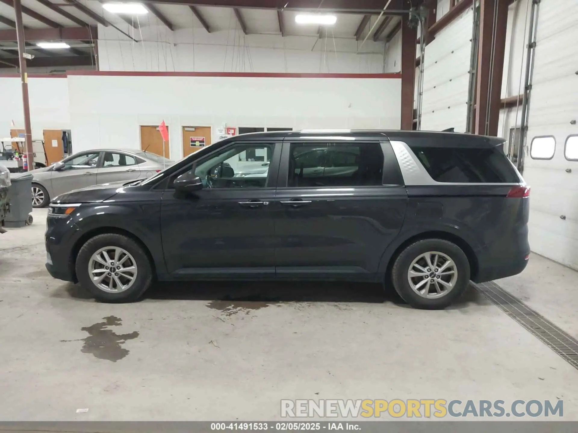 14 Photograph of a damaged car KNDNB4H37N6168339 KIA CARNIVAL MPV 2022