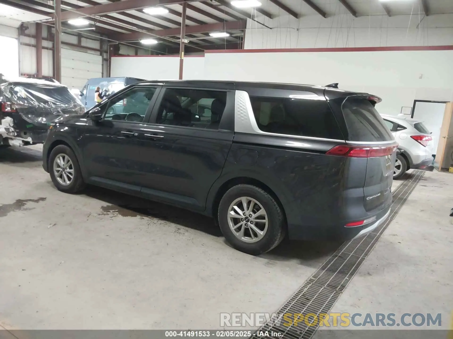 3 Photograph of a damaged car KNDNB4H37N6168339 KIA CARNIVAL MPV 2022