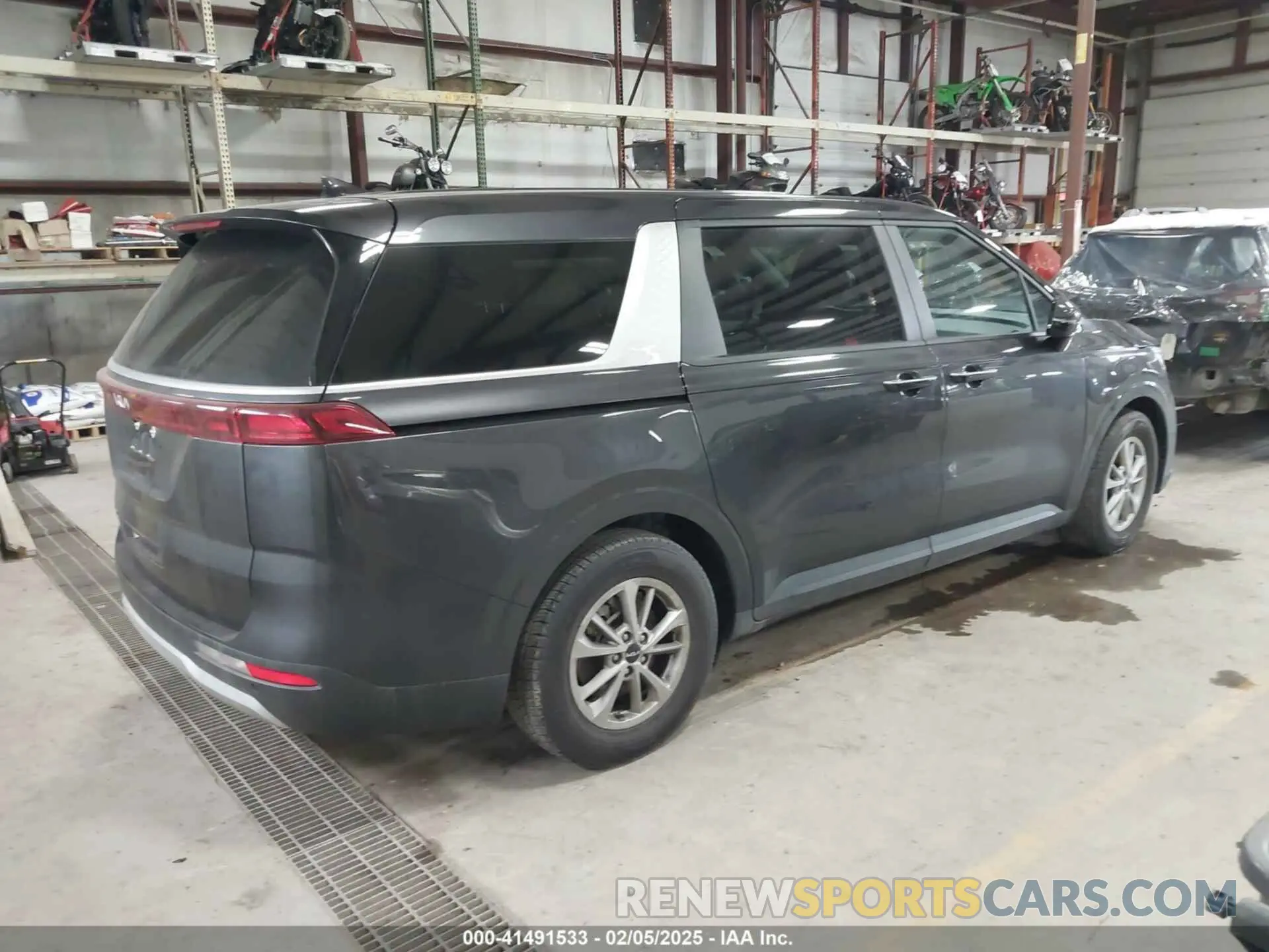 4 Photograph of a damaged car KNDNB4H37N6168339 KIA CARNIVAL MPV 2022